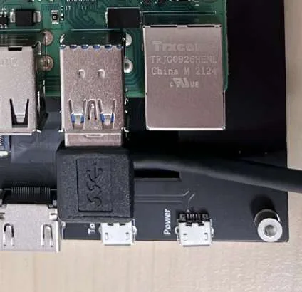 USB-C-Kabel am Raspberry Pi