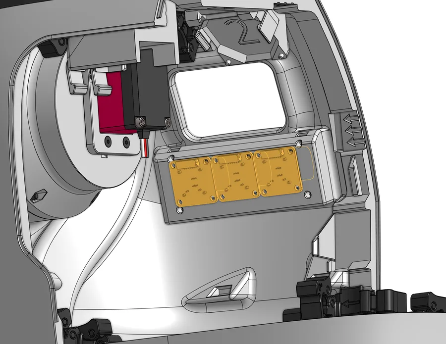 Drei Taster-Platinen orange markiert in ihren Plätzen