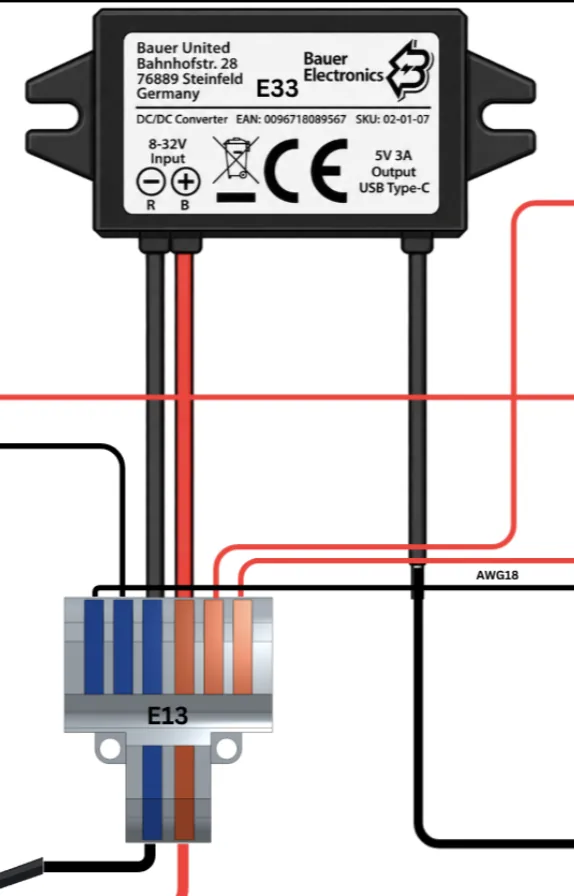 Schaltbild: E33 mit schwarzer und roter Eingangsader an der Verteilerklemme E13, rechts das USB-C-Kabel