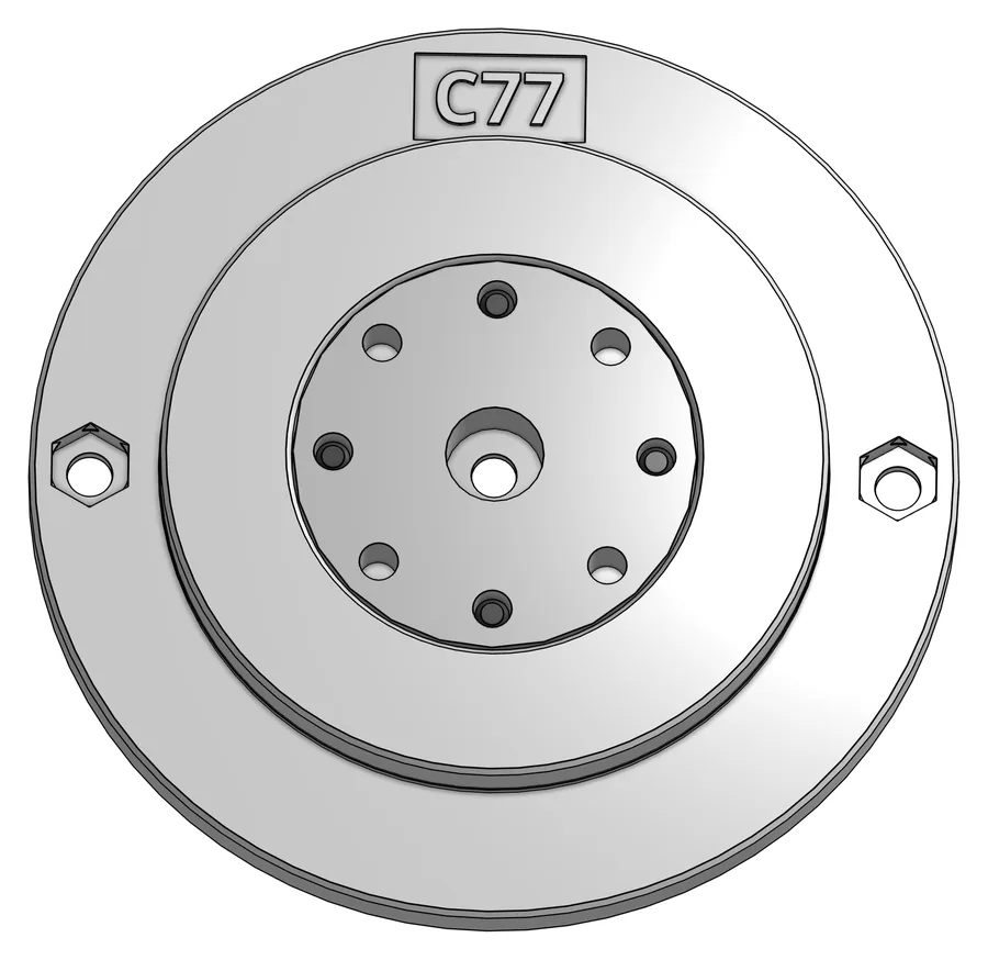 Scheibe C77 von oben mit Aufschrift C77, in der Mitte der verschraubte Adapter, außen zwei Sechskantmulden